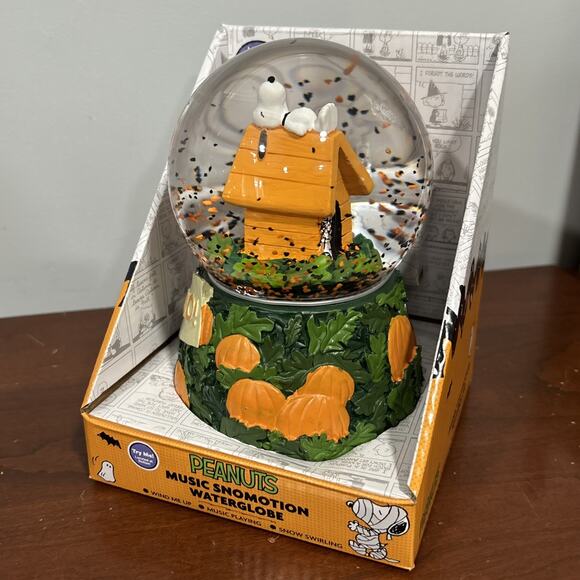 Snoopy Peanuts Halloween Snow Globe BOO Music Snowmotion Wind Up New In Box - Picture 6 of 7